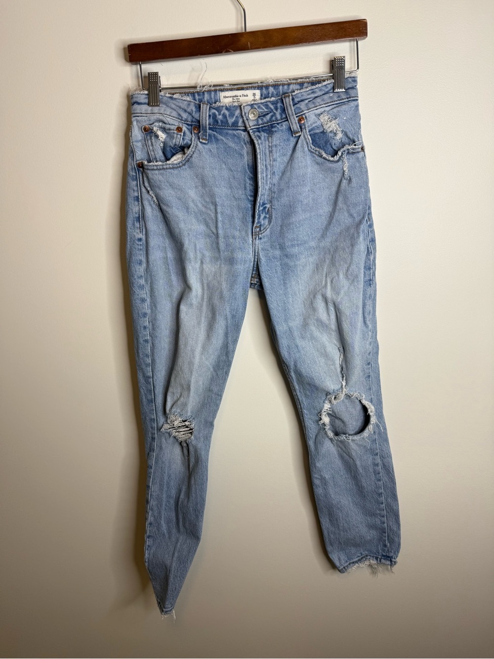 Abercrombie & Fitch Curve Love High Rise Mom Jeans size 26/2